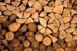 De voordelen van hout en Pini Kay briketten