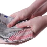 Het salaris van Wouter Bos bij Menzis en geldzaken in de zorg